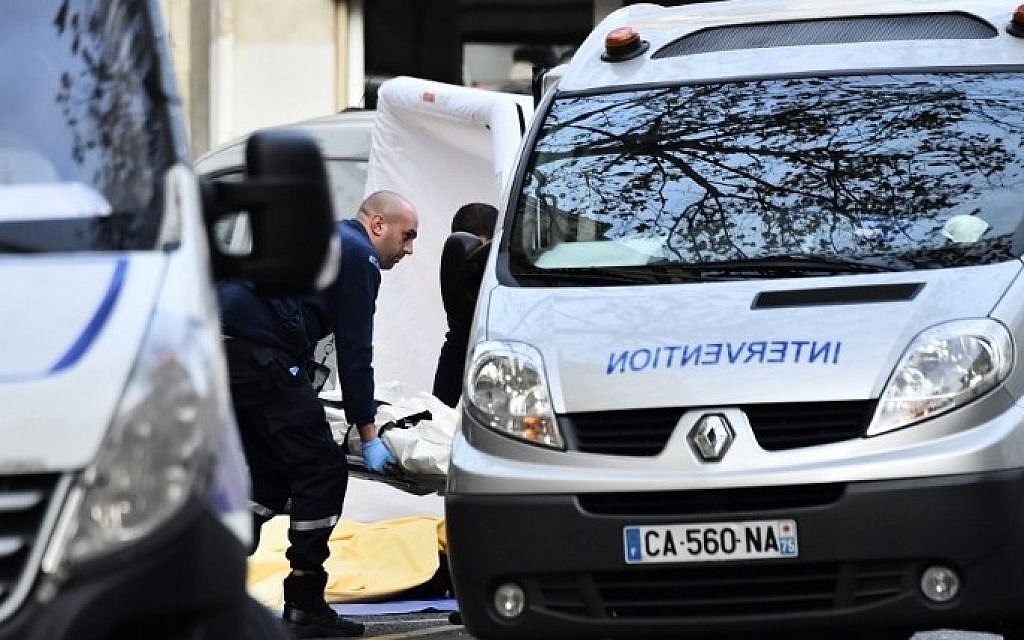 Police transport the body of a victim at the Rue de Charonne in Paris on November 14, 2015, following a series of coordinated attacks in and around Paris late Friday which left more than 120 people dead. (AFP PHOTO/LOIC VENANCE)