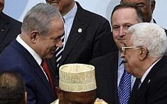 Prime Minister Benjamin Netanyahu (left) talks with Palestinian Authority President Mahmoud Abbas during COP21, the United Nations Climate Change Conference, in Le Bourget, outside Paris, France, on November 30, 2015. (AFP/Martin Bureau/Pool)