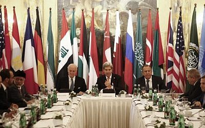 Russia's Foreign Minister Sergei Lavrov (C,R), US Secretary of State John Kerry (C) and Foreign Ministers attend a conference on the Syria conflict in Vienna, Austria, on November 14, 2015. (AFP PHOTO / POOL / LEONHARD FOEGER)