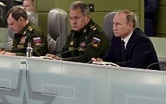 Russian President Vladimir Putin, right, accompanied by Defense Minister Sergei Shoigu, center, meets with top military officials at the National Defense Control Center of the Russian Federation, Moscow, November 17, 2015. (AFP/Sputnik/Alexei Nikolsky)