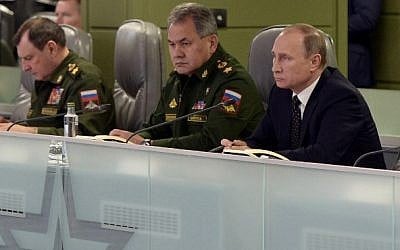 Russian President Vladimir Putin, right, accompanied by Defense Minister Sergei Shoigu, center, meets with top military officials at the National Defense Control Center of the Russian Federation, Moscow, November 17, 2015. (AFP/Sputnik/Alexei Nikolsky)