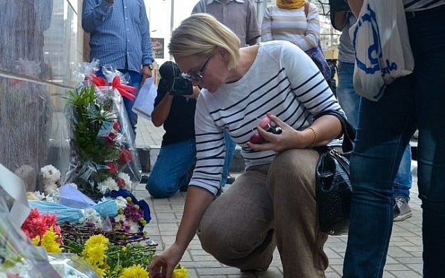 People place flowers in front of the Russian Embassy in Cairo to pay respect to the victims of a Russian airliner that crashed in Egypt's Sinai Peninsula, on Novemver 1, 2015. (STR/AFP) People place flowers in front of the Russian Embassy in Cairo to pay respect to the victims of a Russian airliner that crashed in Egypt's Sinai Peninsula, on Novemver 1, 2015. (STR/AFP)