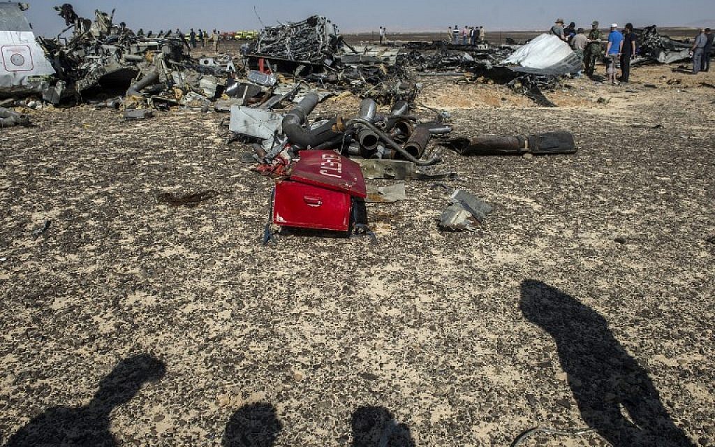 Debris of the A321 Russian airliner lie on the ground a day after the plane crashed in Wadi al-Zolomat, a mountainous area in Egypt's Sinai Peninsula, on November 1, 2015. (AFP PHOTO / KHALED DESOUKI) Debris of the A321 Russian airliner lie on the ground a day after the plane crashed in Wadi al-Zolomat, a mountainous area in Egypt's Sinai Peninsula, on November 1, 2015. (AFP PHOTO / KHALED DESOUKI)
