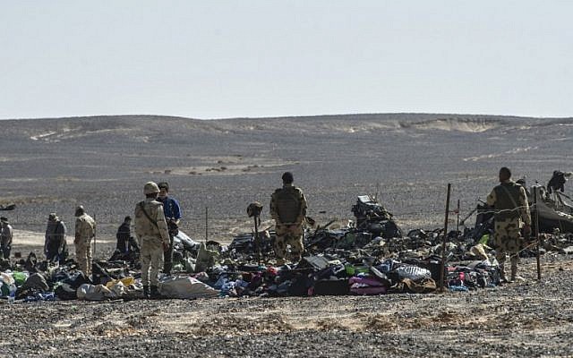 Egyptian army soldiers stand guard next to debris and belongings of passengers of the A321 Russian airliner that crashed the previous day in Wadi al-Zolomat, a mountainous area in Egypt's Sinai Peninsula, on November 1, 2015. (AFP PHOTO / KHALED DESOUKI) Egyptian army soldiers stand guard next to debris and belongings of passengers of the A321 Russian airliner that crashed the previous day in Wadi al-Zolomat, a mountainous area in Egypt's Sinai Peninsula, on November 1, 2015. (AFP PHOTO / KHALED DESOUKI)