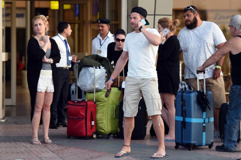 British tourists arrive at the airport in Egypt's Red Sea resort of Sharm el-Sheikh on November 6, 2015. (Mohamed el-Shahed/AFP) British tourists arrive at the airport in Egypt's Red Sea resort of Sharm el-Sheikh on November 6, 2015. (Mohamed el-Shahed/AFP)