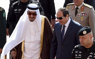 Saudi King Salman bin Abdulaziz (L) welcomes Egyptian President Abdel-Fattah el-Sissi at Riyadh international airport on November 10, 2015, (Fayez Nureldine/AFP)