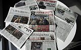 Illustrative photo of Israeli newspapers. November 15, 2015  (Photo by AFP Photo / Ahmad Gharabli)