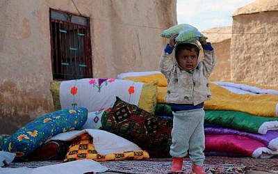 A Syrian boy stands near his house in the Al-Shallal suburb of the northeastern town of Al-Hol in Syria's Hasakeh province, bordering with Iraq, on November 19, 2015. (AFP PHOTO/DELIL SOULEIMAN)