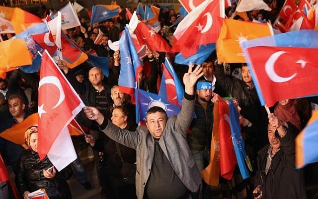 Supporters of Turkey's Justice and Development Party (AKP) celebrate outside the party's headquarters in Ankara, Turkey, after the first results in the country's general election on November 1, 2015. (AFP/Adem Altan) Supporters of Turkey's Justice and Development Party (AKP) celebrate outside the party's headquarters in Ankara, Turkey, after the first results in the country's general election on November 1, 2015. (AFP/Adem Altan)