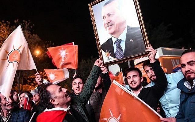 Supporters of Turkey's Justice and Development Party (AKP) hold up a portrait of Turkish President Recep Tayyip Erdogan as they celebrate in Istanbul after the first results in the country's general election on November 1, 2015. (AFP/Ozan Kose) Supporters of Turkey's Justice and Development Party (AKP) hold up a portrait of Turkish President Recep Tayyip Erdogan as they celebrate in Istanbul after the first results in the country's general election on November 1, 2015. (AFP/Ozan Kose)