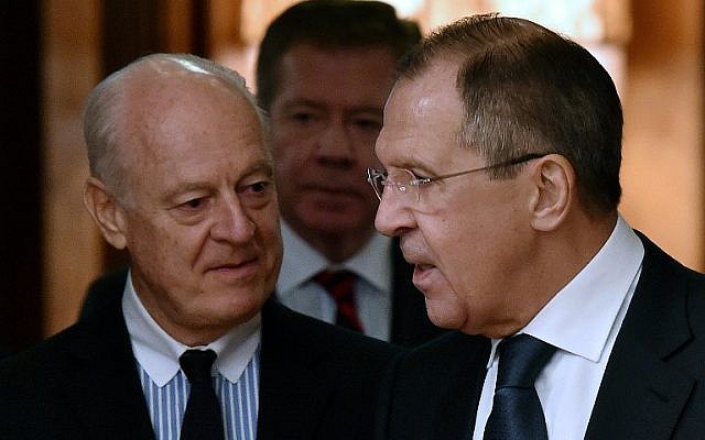 Russian Foreign Minister Sergei Lavrov greets UN envoy for Syria Staffan de Mistura upon his arrival for a meeting in Moscow on November 4, 2015. (Photo by AFP Photo / Kirill Kudryavtsev) Russian Foreign Minister Sergei Lavrov greets UN envoy for Syria Staffan de Mistura upon his arrival for a meeting in Moscow on November 4, 2015. (Photo by AFP Photo / Kirill Kudryavtsev)