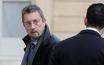 France's General Director of External Security Bernard Bajolet, left, arrives at the Elysee Palace in Paris for a security meeting, November 14, 2015. (AFP/STEPHANE DE SAKUTIN)