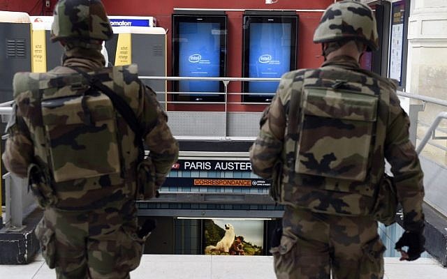 Military soldiers patrol the Austerlitz train station in Paris on November 14, 2015. (AFP PHOTO/ALAIN JOCARD)