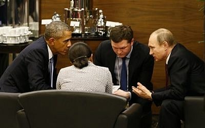 US President Barack Obama (left) and Russian President Vladimir Putin (right) meet on the sidelines of the G20 summit in Antalya, on November 15, 2015. (AFP/Pool)