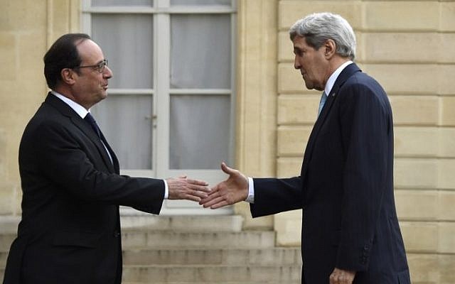 French President Francois Hollande, left, greets US Secretary of State John Kerry upon his arrival for their talks at the Elysee palace in Paris on November 17, 2015. (AFP/DOMINIQUE FAGET/AFP/DOMINIQUE FAGET)