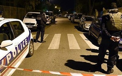 Police secure the area near where a Jewish man was injured in a stabbing, on November 18, 2015 in the southern city of Marseille. (AFP/ BORIS HORVAT)