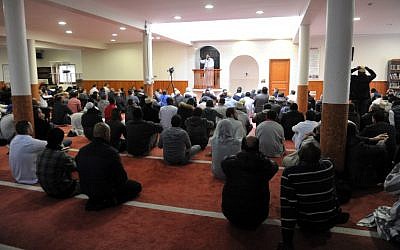 Sunna Mosque's French Imam Rachid Abou Houdeyfa delivers a sermon on November 20, 2015 in Brest, western of France, after police had carried out an overnight raid on the mosque. The body representing Muslims in France said it would ask all 2,500 mosques in the country to condemn "all forms of violence or terrorism" in Friday prayers. (Photo by AFP Photo/Fred Tanneau)