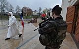 Illustrative. A French soldier stands guard in front of the Great Mosque in Strasbourg, eastern France, during Friday prayers on November 20, 2015. Muslims gathered here to pay tribute to the victims of the November 13 attacks. (AFP/Partrick Hertzog)