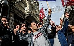 A protester tries to throw eggs towards the Russian Istanbul consulate building during a demonstration against Russia's Syria policy on November 24, 2015 in Istanbul. (AFP/OZAN KOSE)