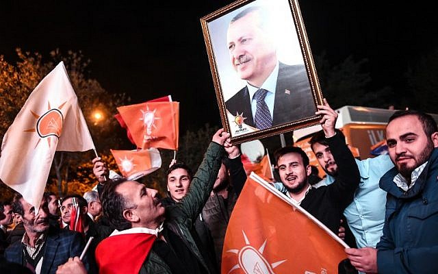 Supporters of Turkey's Justice and Development Party (AKP) hold up a portrait of Turkish President Recep Tayyip Erdogan as they celebrate in Istanbul after the first results in the country's general election on November 1, 2015. (Photo by AFP Photo / Ozan Kose) Supporters of Turkey's Justice and Development Party (AKP) hold up a portrait of Turkish President Recep Tayyip Erdogan as they celebrate in Istanbul after the first results in the country's general election on November 1, 2015. (Photo by AFP Photo / Ozan Kose)