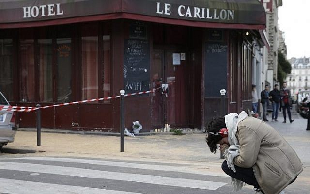 A woman mourns outside of the Carillon bar in the 10th district of Paris on November 14, 2015, following a series of attacks in and around the city, leaving at least 120 people killed. AFP PHOTO / KENZO TRIBOUILLARD A woman mourns outside of the Carillon bar in the 10th district of Paris on November 14, 2015, following a series of attacks in and around the city, leaving at least 120 people killed. AFP PHOTO / KENZO TRIBOUILLARD