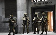 Soldiers stand guard in front of the central train station on November 22, 2015 in Brussels, as the Belgian capital remained on the highest security alert level over fears of a Paris-style attack.   AFP PHOTO / Emmanuel Dunand)
