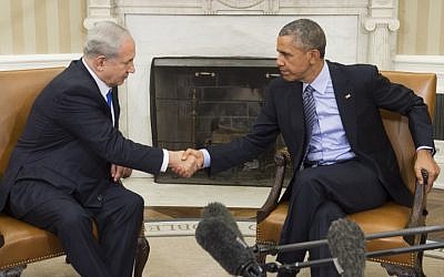 US President Barack Obama (right) and Prime Minister Benjamin Netanyahu shake hands during a meeting in the Oval Office of the White House in Washington, DC, November 9, 2015. (AFP/Saul Loeb)