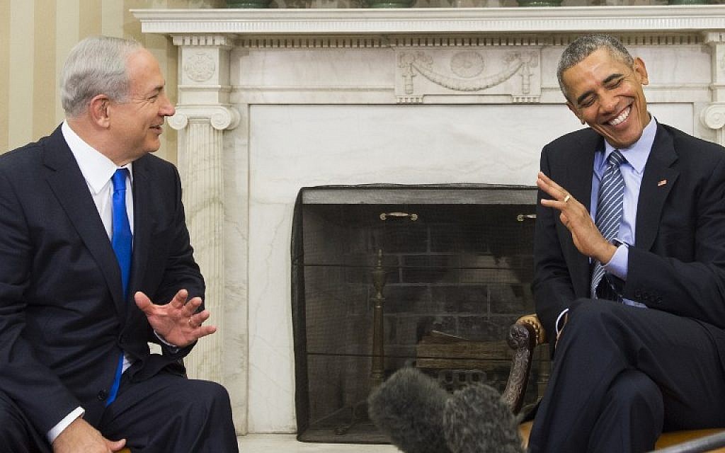US President Barack Obama, right, and Israeli Prime Minister Benjamin Netanyahu hold a meeting in the Oval Office of the White House in Washington, DC, November 9, 2015. (AFP/Saul Loeb)