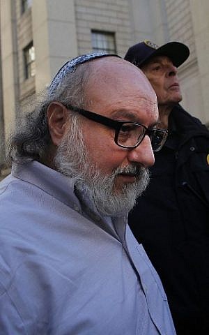 Jonathan Pollard, the American convicted of spying for Israel, leaves a New York court house following his release from prison after 30 years, on November 20, 2015 in New York, New York. (Spencer Platt/Getty Images/AFP)