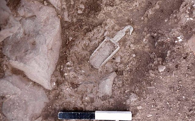 A duck-headed incense shovel found at Khirbet el-Eika in the eastern Galilee in 2015. (The duck-headed handle of a Hellenistic-era incense shovel found at Khirbet el-Eika in the eastern Galilee in 2015. (Courtesy: Uzi Leibner, The Hebrew University; Photo: Tal Rogovski)