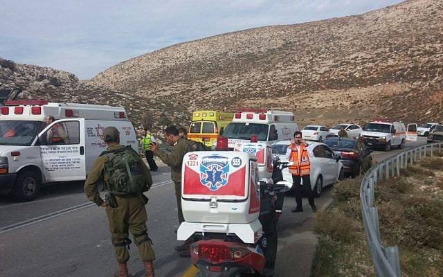 Scene of a bus crash in the West Bank that left at least one dead and dozens injured on November 26, 2015. (Medabrim Communications/United Hatzalah) Scene of a bus crash in the West Bank that left at least one dead and dozens injured on November 26, 2015. (Medabrim Communications/United Hatzalah)
