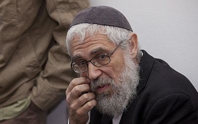 Rabbi Moti Elon, who was convicted in 2013 of sexual assault by force against a minor, is seen at the courtroom of the Magistrates Court in Jerusalem, prior to his sentence hearing, on December 18, 2013. (David Vaaknin/Flash 90/Pool)