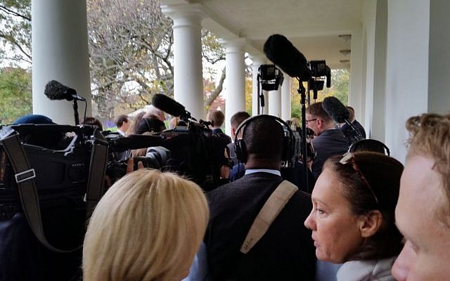 Reporters wait for press briefing at White House with Prime Minister Benjamin Netanyahu and US President Barack Obama (Raphael Ahren/Times of Israel)