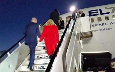 Prime Minister Benjamin Netanyahu and his wife, Sara, board a plane to Paris on November 30, 2015, where the Israeli leader is set to meet with a host of world leaders on the sidelines of a climate conference. (Raphael Ahren/The Times of Israel)