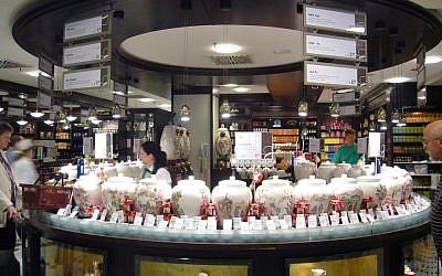 Shoppers at KaDeWe. (CC BY-SA Kent Wang, Flickr)