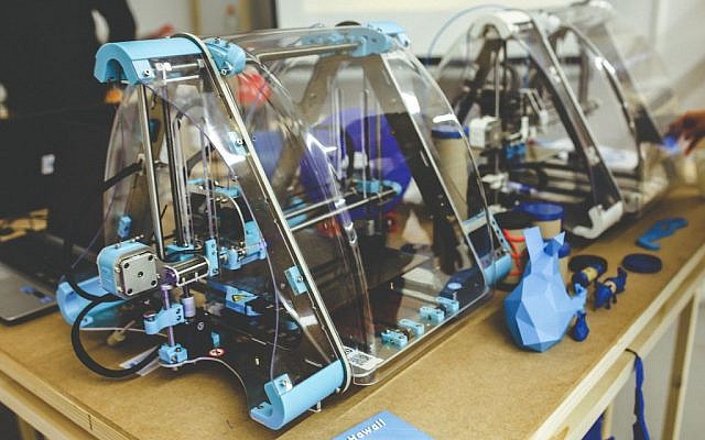 A 3D printer (Pixabay)