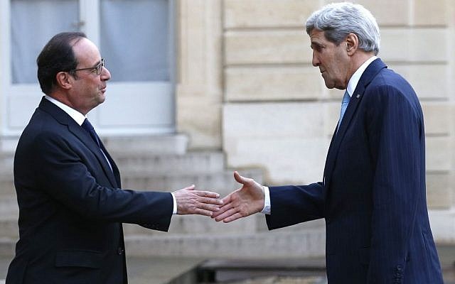 French President Francois Hollande, left, welcomes US Secretary of State John Kerry upon arrival at the Elysee Palace, in Paris, France, Tuesday, November 17, 2015. (AP/Francois Mori)