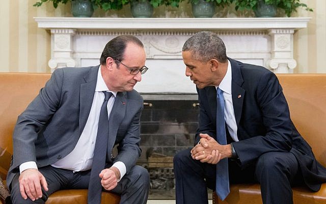 President Barack Obama, left, meets with President Francois Hollande of France in the Oval Office of the White House, Washington, November 24, 2015. (AP/Andrew Harnik) 