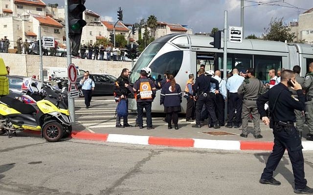 Police, security guards and paramedics arrive on the scene of a stabbing attack on the light rail in the Pisgat Zeev neighborhood of Jerusalem, November 10, 2015. (Magen David Adom) Police, security guards and paramedics arrive on the scene of a stabbing attack on the light rail in the Pisgat Zeev neighborhood of Jerusalem, November 10, 2015. (Magen David Adom)