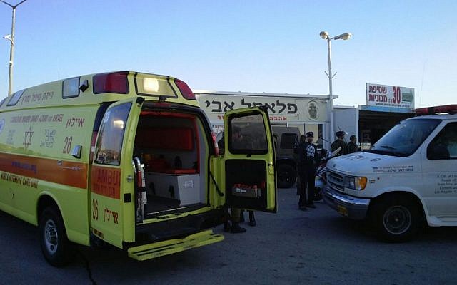 Magen David Adom ambulances arrive at the scene of a fatal stabbing attack on Route 443 outside of Jerusalem on November 23, 2015. (Magen David Adom)
