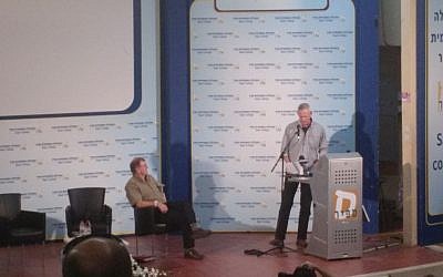 Former IDF chief Benny Gantz delivers an address in Sderot, southern Israel, on Monday, November 2, 2015 (Judah Ari Gross)