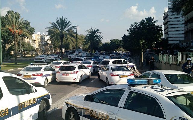 The scene of a stabbing attack in Tel Aviv on November 19, 2015. (Judah Ari Gross/ Times of Israel)