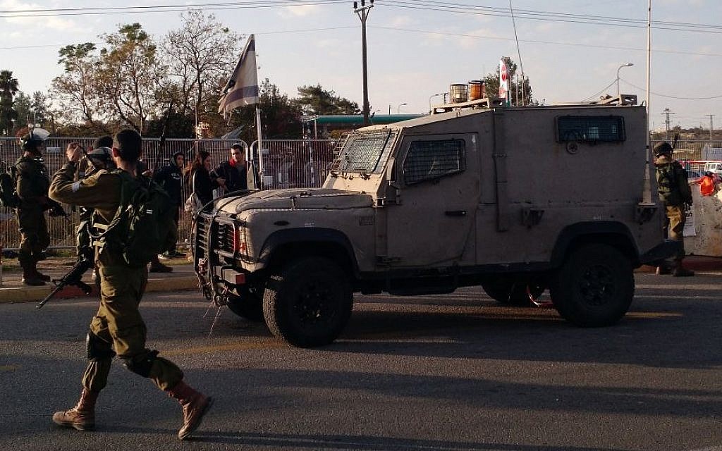 Soldiers respond to the scene of a stabbing terror attack in the Etziyon Junction on Sunday, November 22, 2015. (Judah Ari Gross/Times of Israel) Soldiers respond to the scene of a stabbing terror attack in the Etziyon Junction on Sunday, November 22, 2015. (Judah Ari Gross/Times of Israel)