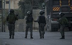 Border police secure the site of a stabbing attempt at the Kiosk Junction near the East Jerusalem village of Abu Dis, November 10, 2015. (Photo courtesy of Israel Police)