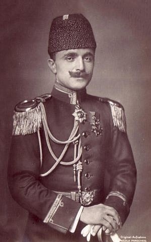 Enver Pasha as the War Minister of the Ottoman Empire during World War I. (public domain via wikipedia)