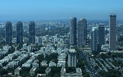 Luxury towers in Tel Aviv, July 06, 2010. (Kobi Gideon/Flash90)