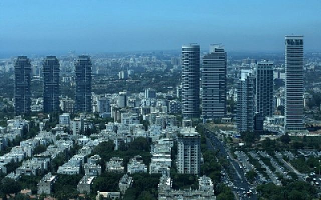 Luxury towers in Tel Aviv, July 06, 2010. (Kobi Gideon/Flash90)
