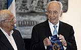Then-president Shimon Peres presents Yitzhak Navon with a special 'presidential award' in Jerusalem on February 9, 2012. (Photo by Uri Lenz/Flash90)