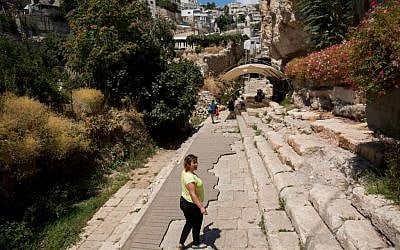 Visitors walk at the City of David in the East Jerusalem neighborhood of Silwan on August 31, 2015. (Yonatan Sindel/Flash90)