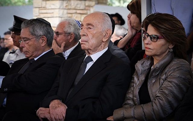 Former Israeli president Shimon Peres attends the funeral of late Israeli president Yitzhak Navon at the Mt. Herzl cemetery in Jerusalem on November 8, 2015. (Gil Yohanan/POOL) Former Israeli president Shimon Peres attends the funeral of late Israeli president Yitzhak Navon at the Mt. Herzl cemetery in Jerusalem on November 8, 2015. (Gil Yohanan/POOL)